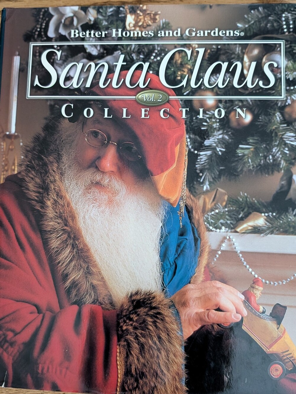 Santa Claus Collections Glossy Collectible Book, BH&G Publications Vol. 2